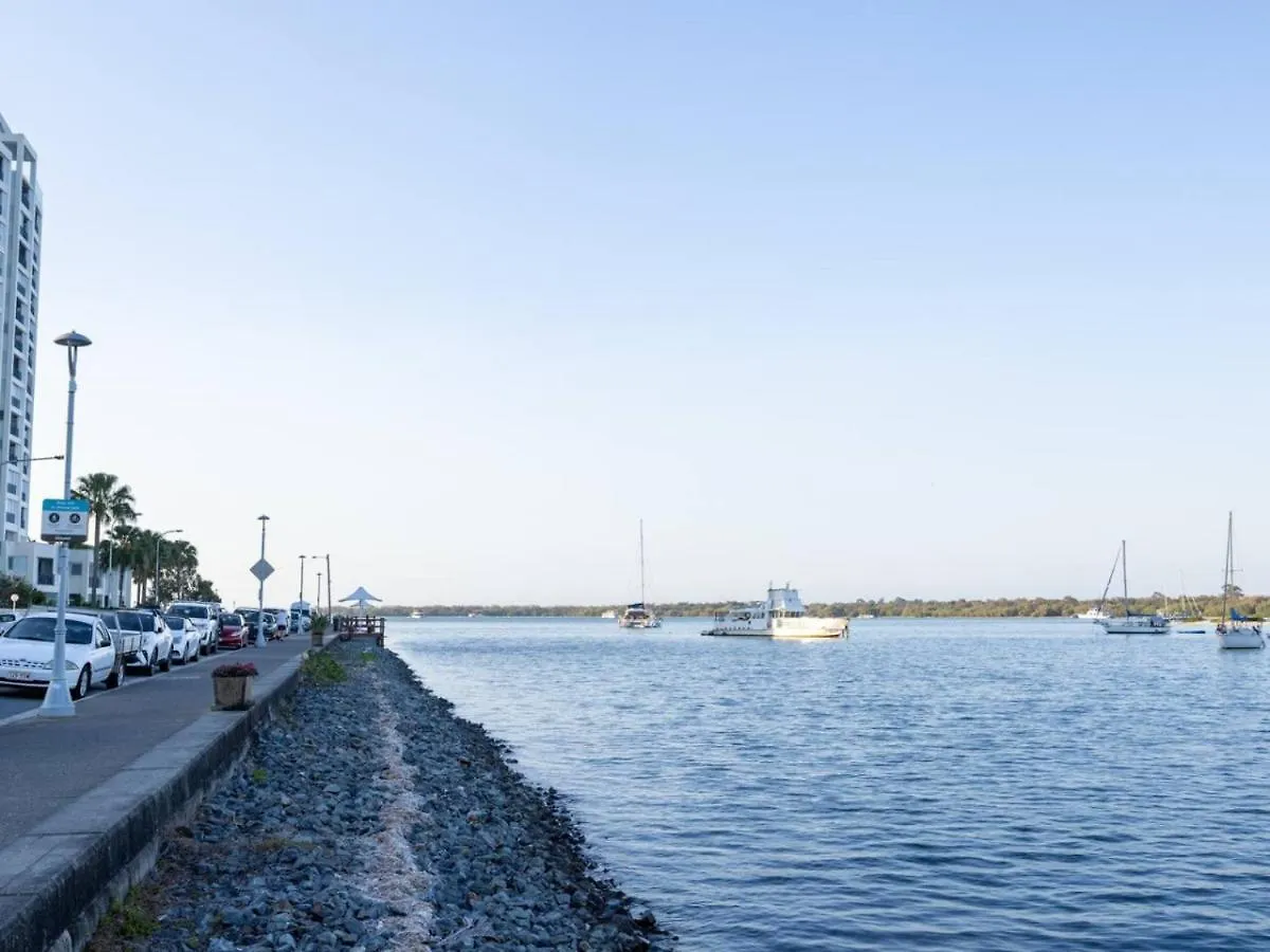 Waterfront Stunning Antique 4Rms 7Beds Holidayhome Gold Coast